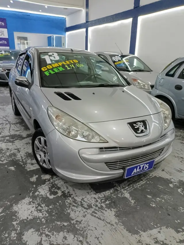 Carro Peugeot 207 2013 Hatch XR 1.4 8V (flex) 2p