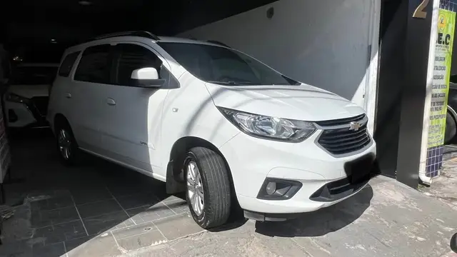 Carro Chevrolet Spin 2023 LT 1.8
