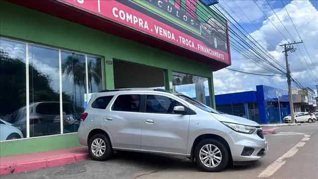 Carro Chevrolet Spin 2023 LT 1.8 (Aut.)