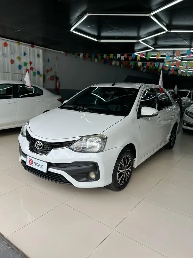Carro Toyota Etios 2018 Platinum 1.5 (Aut) (Flex)