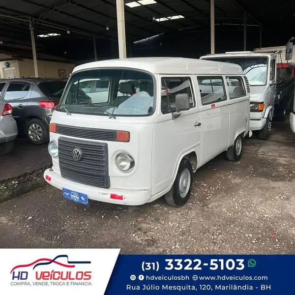 Carro Volkswagen Kombi 2012 Escolar 1.4 (Flex)