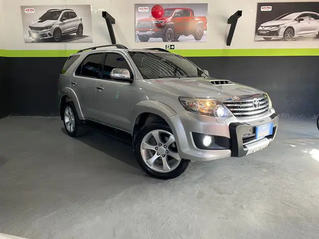 Carro Toyota Hilux SW4 2013 SRV 3.0 TDI 4X4 (5 Lugares)