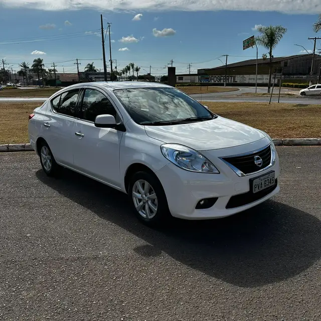 Carro Nissan Versa 2014 1.6 16V SL (Flex)