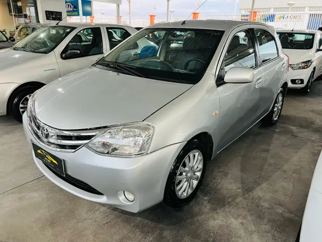 Carro Toyota Etios 2013 XLS 1.5 (Flex)