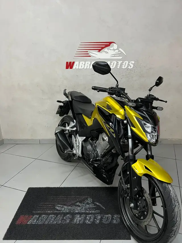 Carro Honda CB 300F Twister 2023 Standard