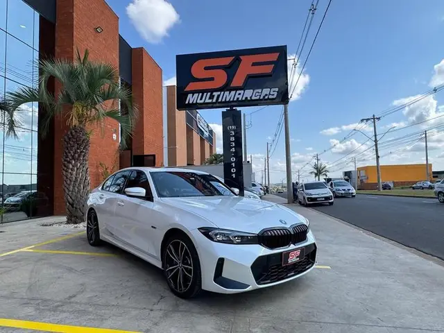 Carro BMW 330e 2023 M Sport 2.0 Turbo (Aut.) (Híb.)
