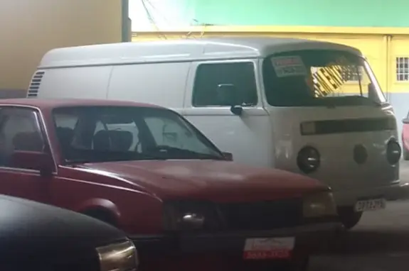 Carro Volkswagen Kombi Furgão 2005 1.6