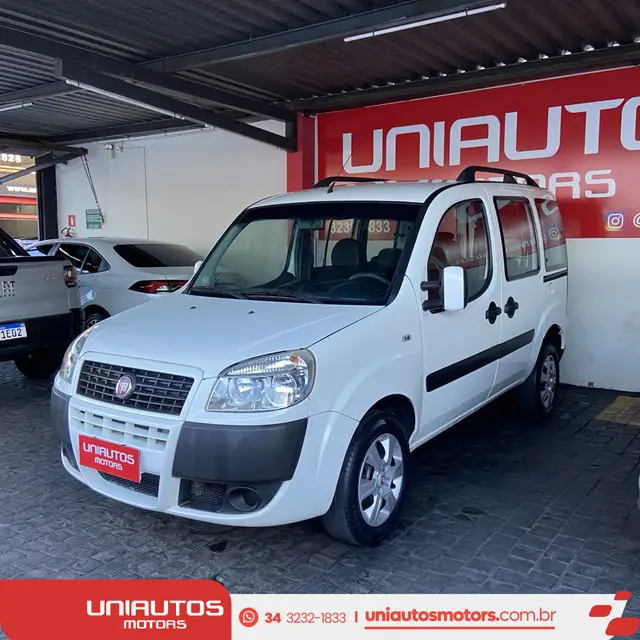 Carro Fiat Doblò 2017 Essence 1.8 7L (Flex)