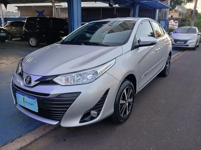Carro Toyota Yaris Sedan 2021 1.5 XL Live (Flex)