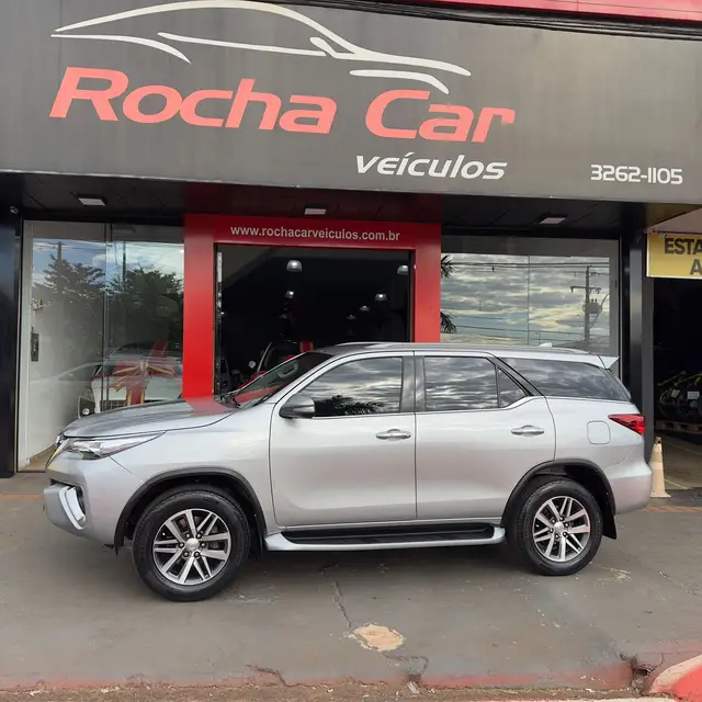 Carro Toyota SW4 2016 2.8 TDI SRX 5L 4x4 (Aut)
