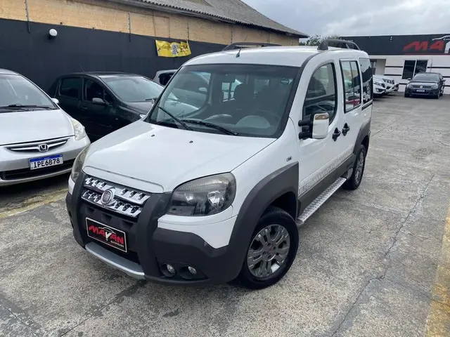 Carro Fiat Doblò 2013 Adventure 1.8 16V (Flex)