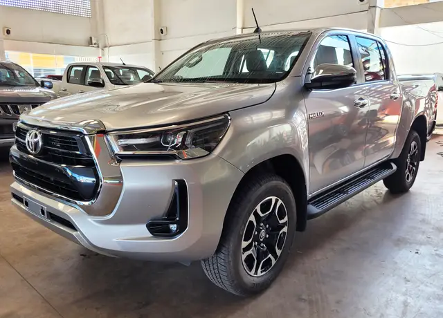 Carro Toyota Hilux Cabine Dupla 2025 SRV 4x4 2.8 Diesel