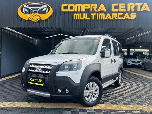 Carro Fiat Doblò 2014 Adventure 1.8