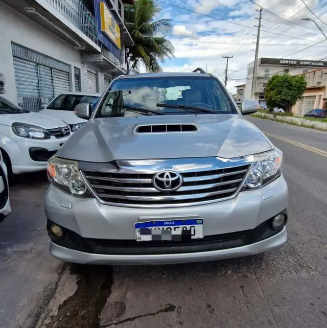 Carro Toyota Hilux SW4 2013 SRV 3.0 TDI 4X4 (5 Lugares)