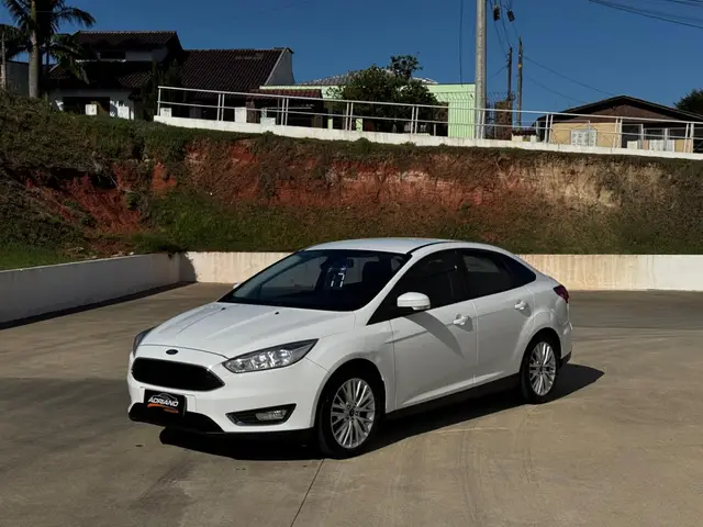 Carro Ford Focus Sedan 2017 SE Plus 2.0 PowerShift
