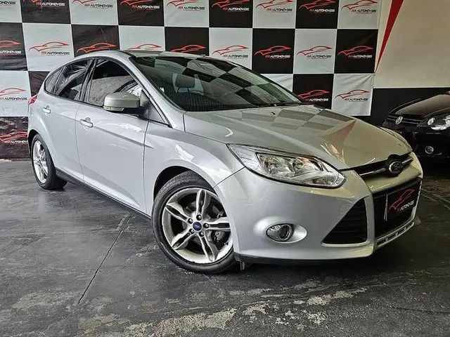 Carro Ford Focus Hatch 2015 SE 2.0 16V PowerShift