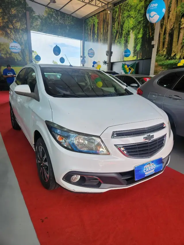 Carro Chevrolet Onix 2014 HATCH LTZ 1.4 8V FlexPower 5p Mec.