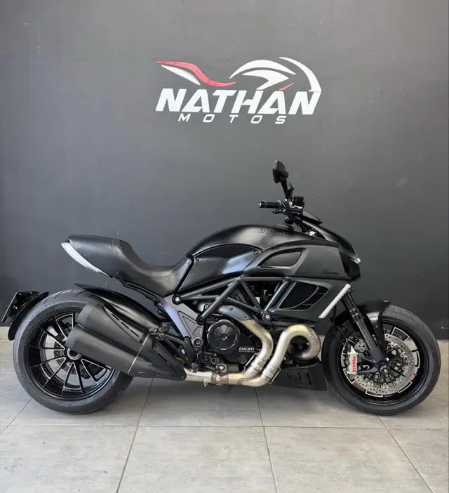 Carro Ducati Diavel 2014 1198