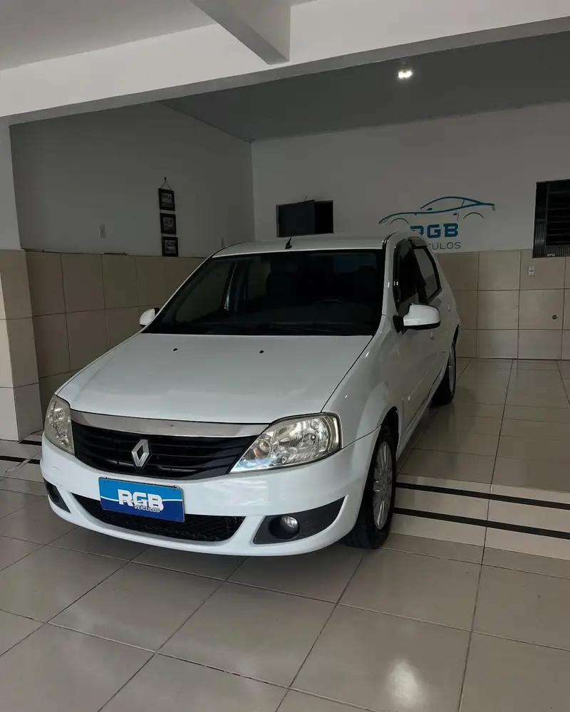 Renault Logan Authentique 1.0 16V (flex)