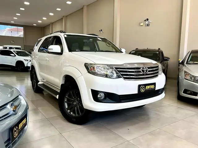 Carro Toyota Hilux Cabine Dupla 2014 Hilux 2.7 SR CD 4x2 (Flex) (Aut)