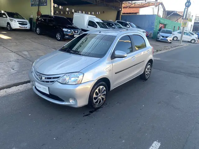 Carro Toyota Etios 2014 X 1.3 (Flex)
