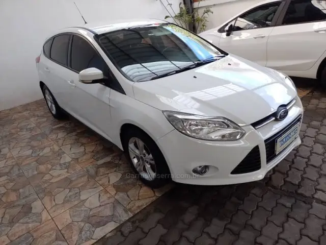 Carro Ford Focus Hatch 2015 SE 1.6 16V TiVCT
