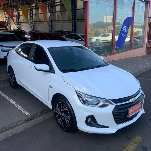 Carro Chevrolet Onix 2024 LT 1.0