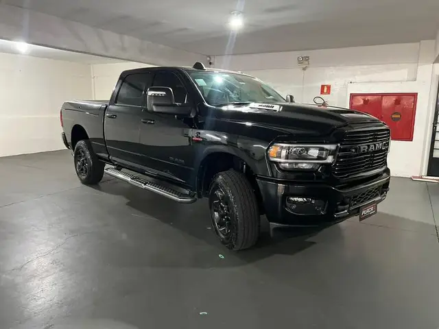 Carro RAM 2500 2024 Night Edition 6.7 4X4