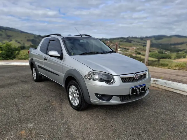 Carro Fiat Strada 2015 Trekking 1.6 16V (Flex) (Cabine Dupla)