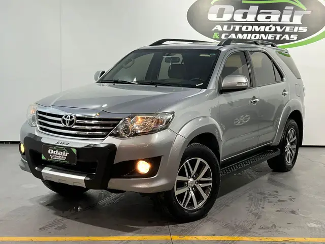 Carro Toyota SW4 2015 Hilux  2.7 SR 4x2 7L (Flex)