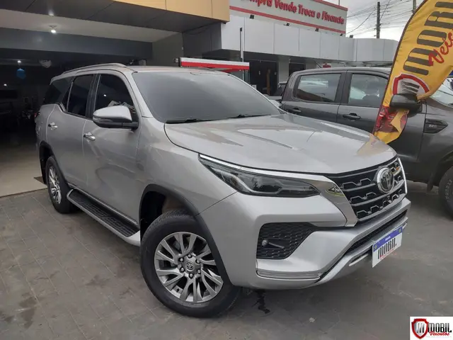 Carro Toyota SW4 2022 SRX 2.8 turbodiesel 7L 4x4 (Aut)