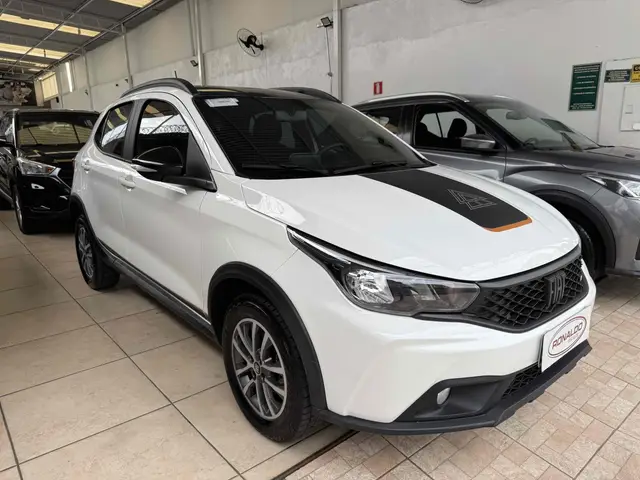 Carro Fiat Argo 2024 Trekking 1.3 CVT