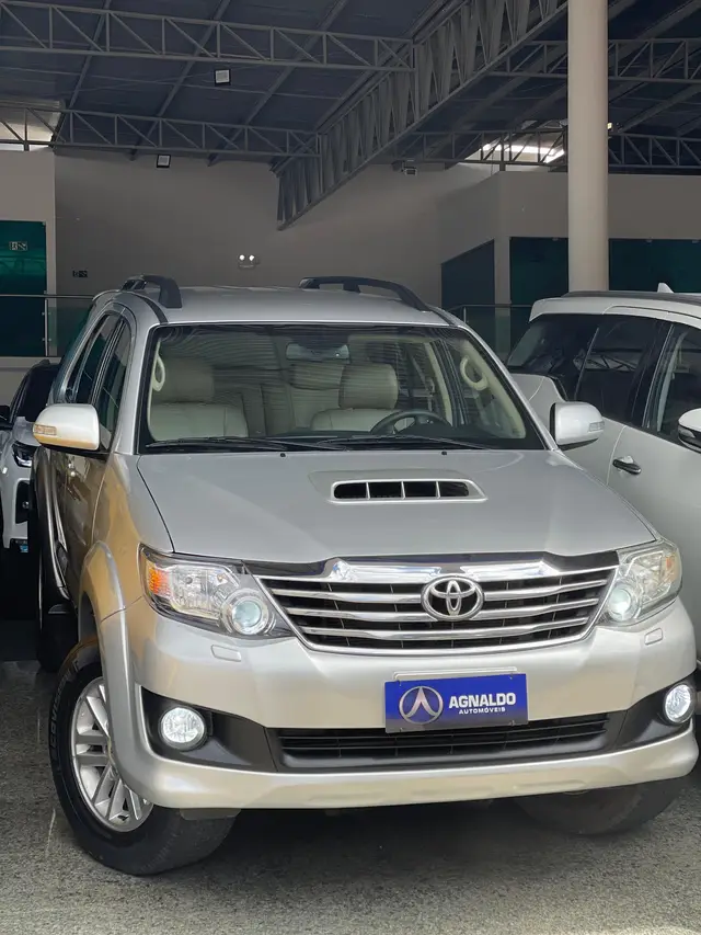 Carro Toyota Hilux SW4 2014 3.0 TDI 4x4 SRV 7L