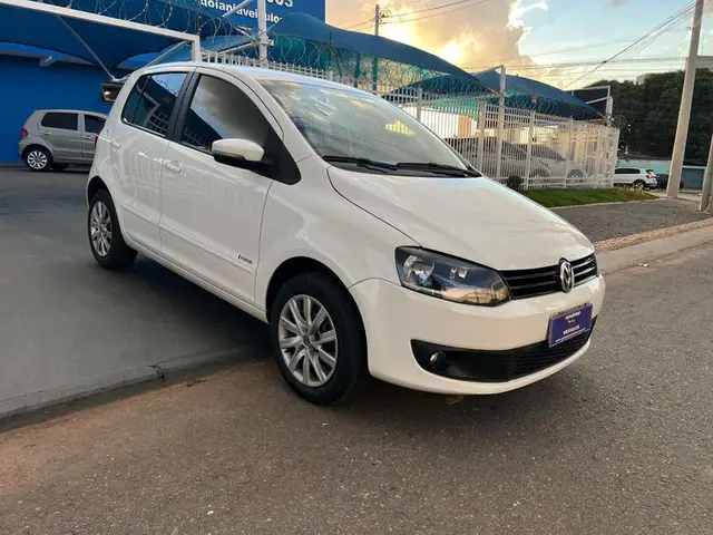 Carro Volkswagen Fox 2013 1.0 TEC (Flex) 4p