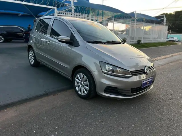 Carro Volkswagen Fox 2015 Trendline 1.0 TEC (Flex)
