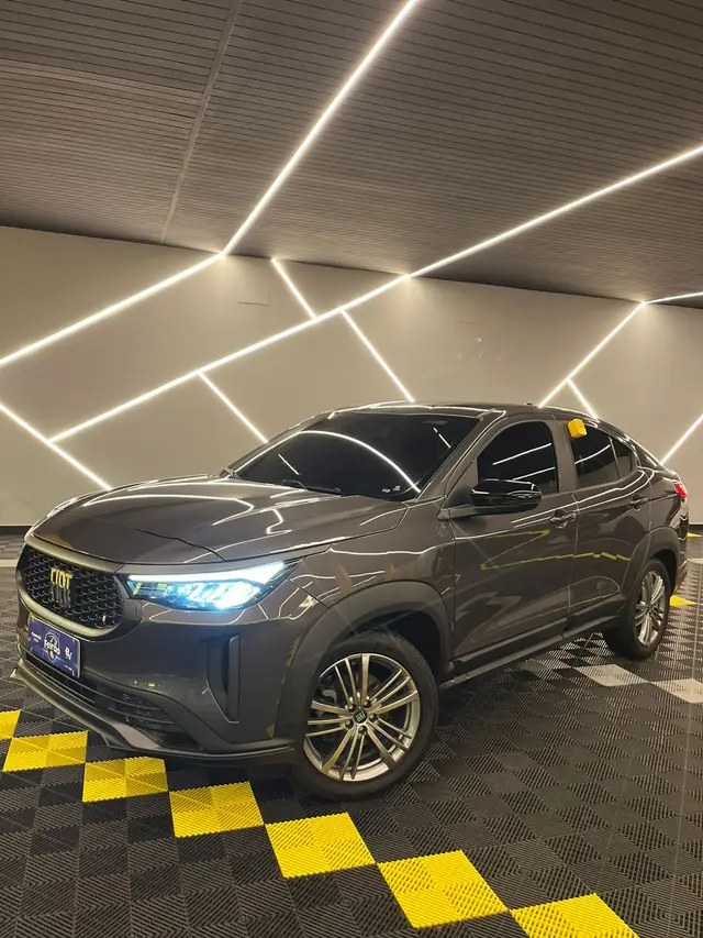 Carro Fiat Fastback 2025 Turbo 200