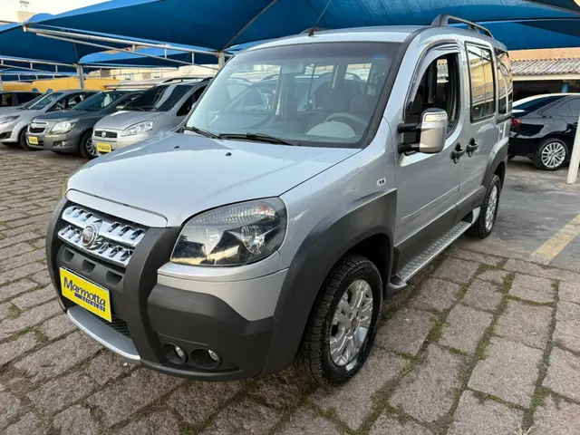 Carro Fiat Doblò 2012 Adventure 1.8 16V (Flex)