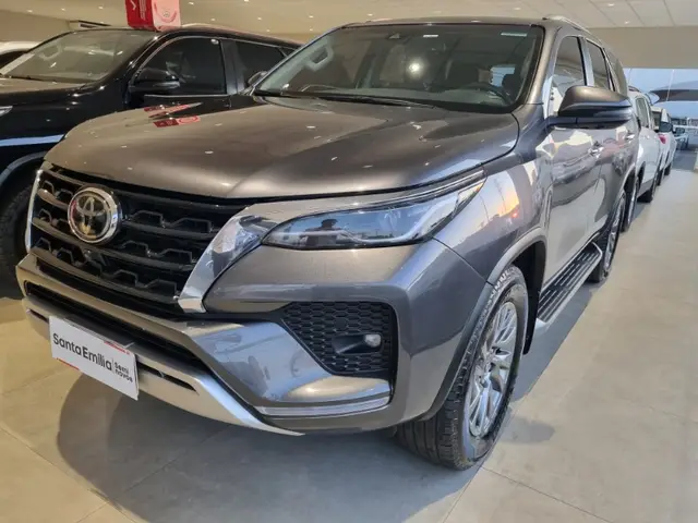 Carro Toyota SW4 2022 SRX 2.8 turbodiesel 7L 4x4 (Aut)