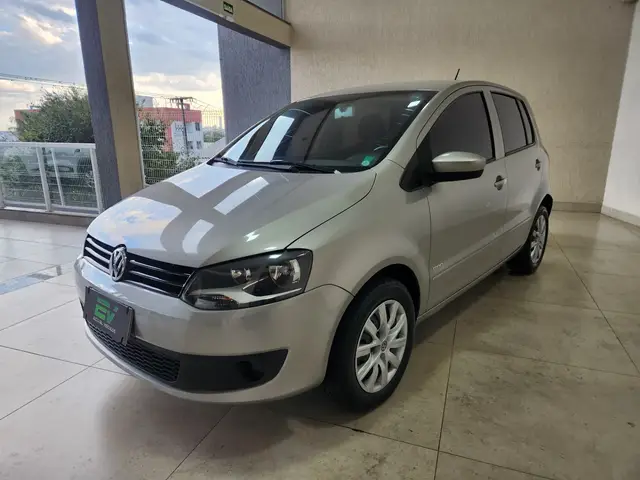 Carro Volkswagen Fox 2011 1.0 8V (Flex) 4p