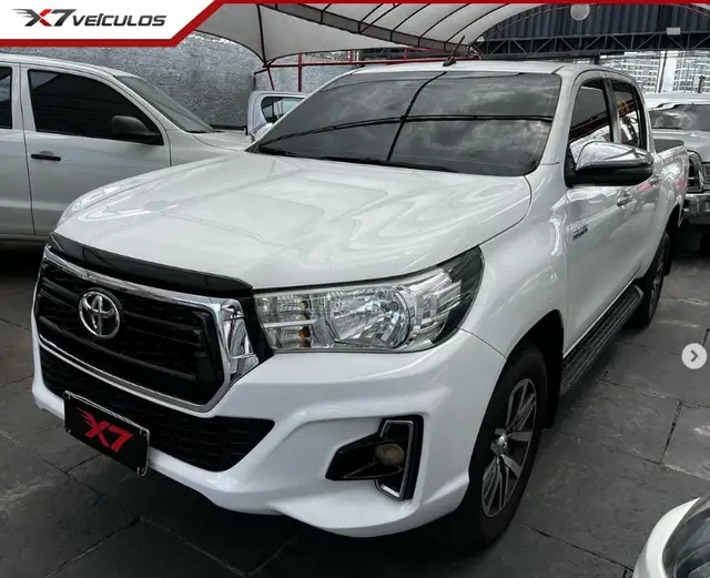 Carro Toyota Hilux Cabine Dupla 2019 Hilux 2.8 TDI CD SR 4x4 (Aut)