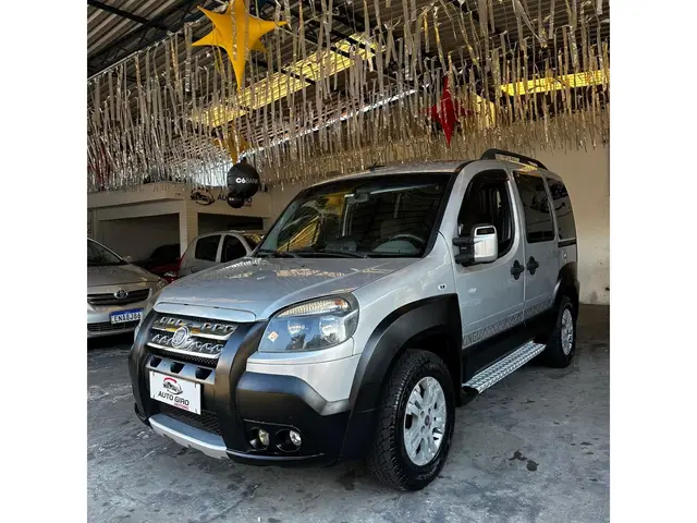 Carro Fiat Doblò 2013 Adventure Xingu 1.8 16V (Flex)