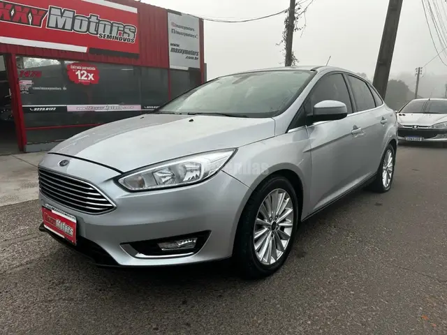 Carro Ford Focus Sedan 2016 Titanium Plus 2.0 PowerShift (Aut)