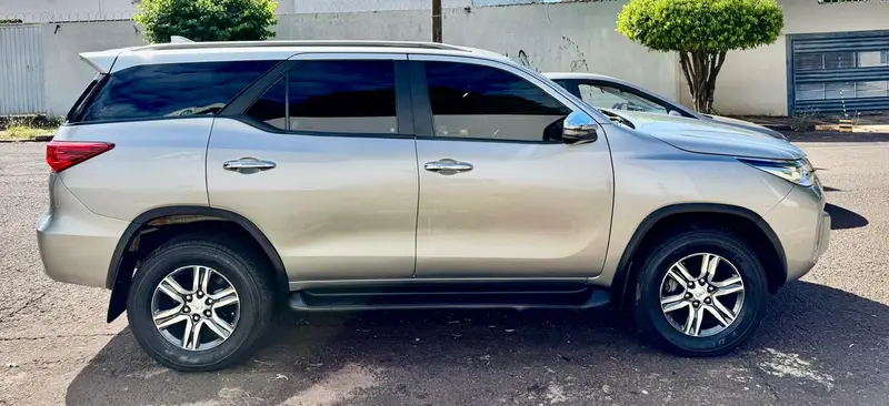 Toyota 2.7 SRV 7L 4x2 (Aut) (Flex)