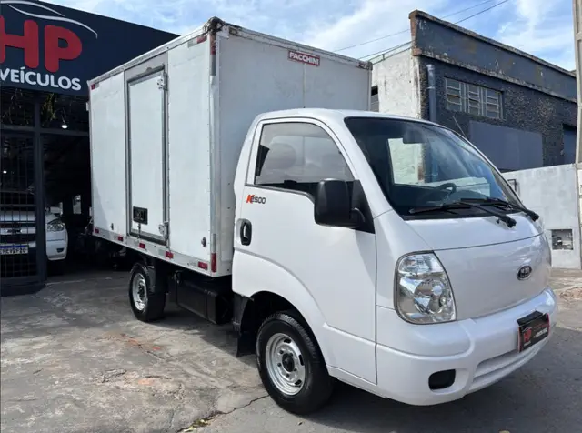 Carro Kia Bongo 2012 2.5 DLX 4X2 c simples RD com carroceria