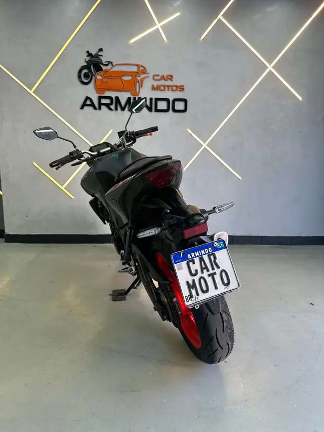 Carro Yamaha MT-03 2023 ABS