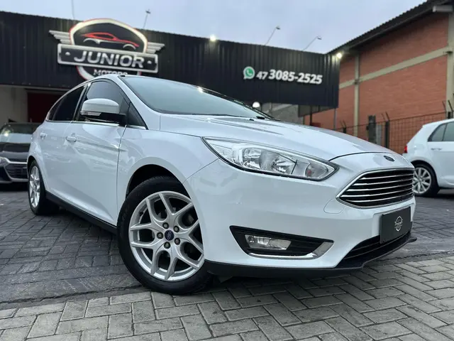 Carro Ford Focus Hatch 2016 Titanium 2.0 PowerShift