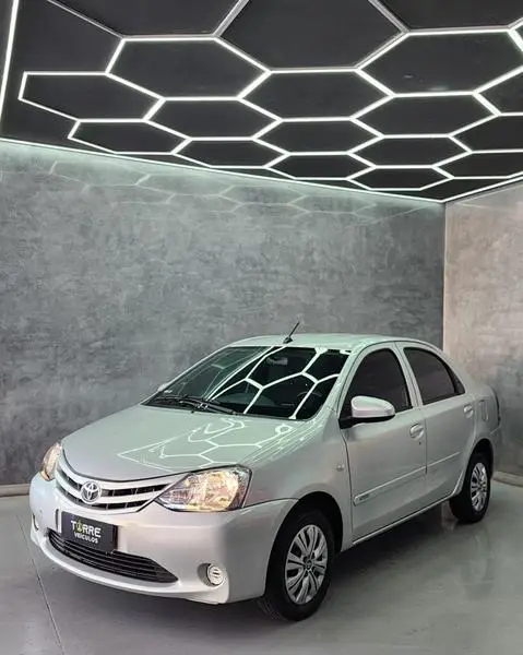 Carro Toyota Etios Sedan 2017 X 1.5 (Flex)
