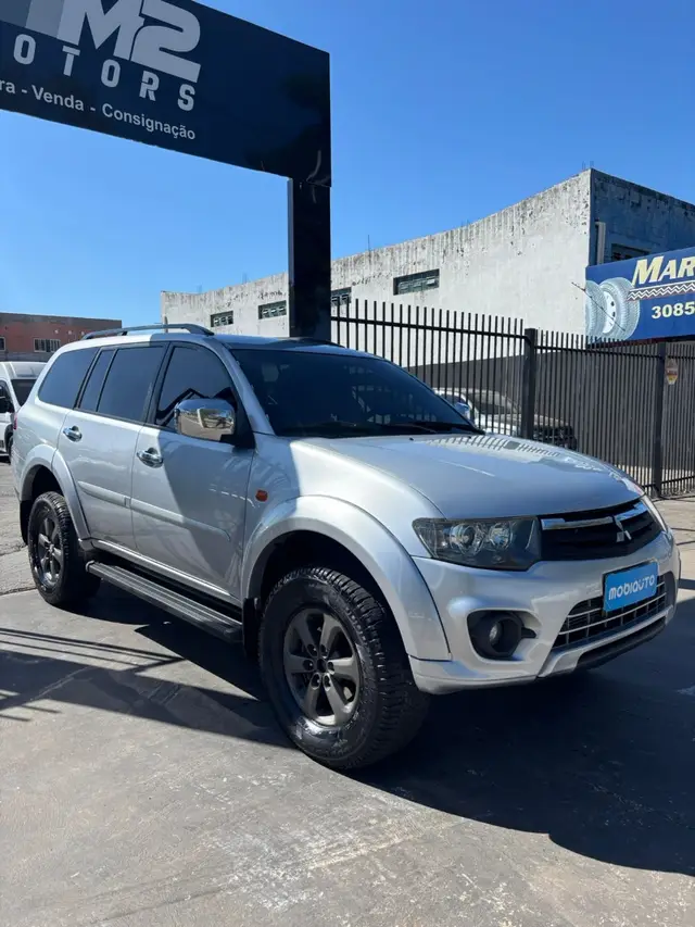 Carro Mitsubishi Pajero Dakar 2015 3.2 HPE 4WD (Aut)