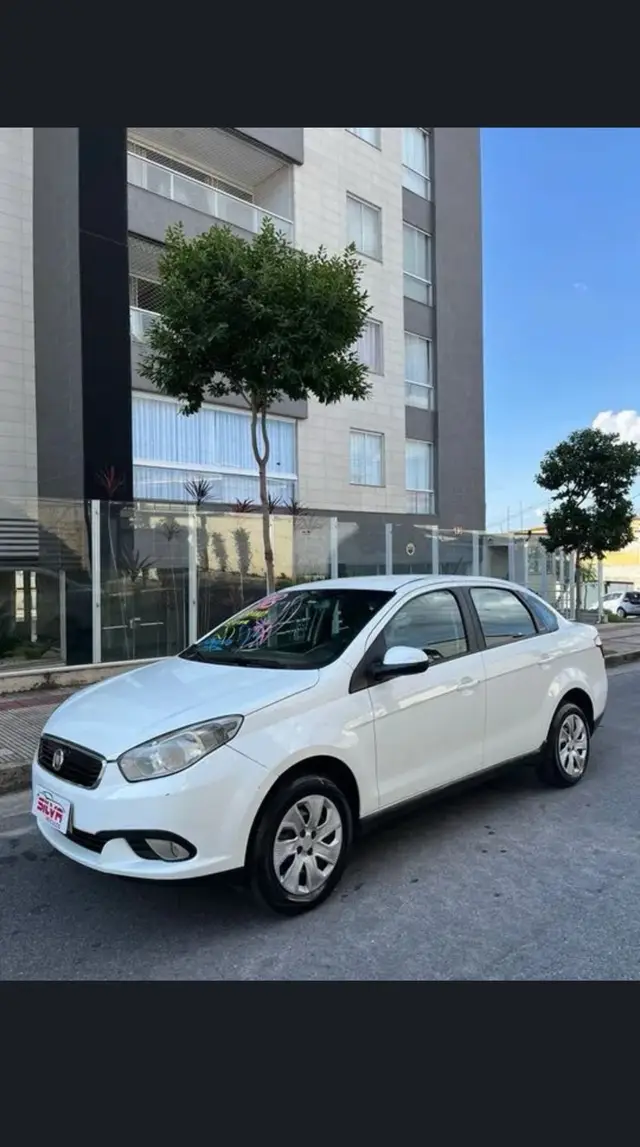 Carro Fiat Grand Siena 2018 Evo Attractive 1.4 8V (Flex)