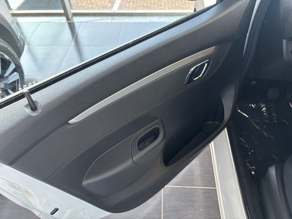 Kwid Outsider 1.0